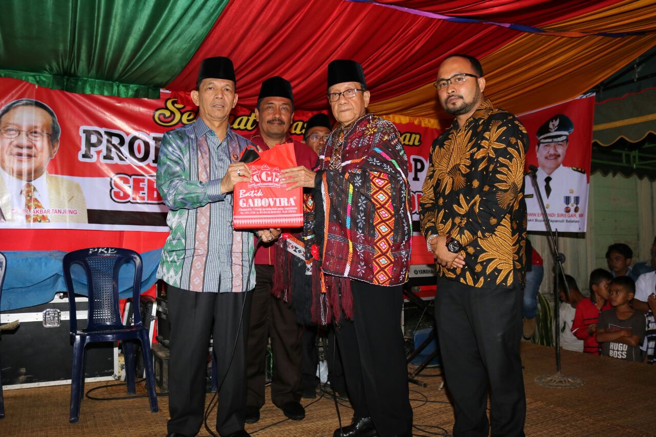 Bupati Tapsel Terima Bantuan Buku dan Dana Untuk Perpustakaan Daerah Prof. Drs. Lafran Pane